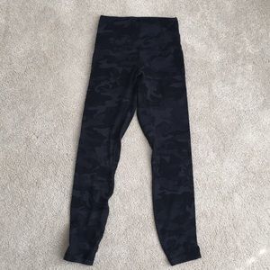 Lululemon Align pant 25”
Incognito Camo Multi Grey
